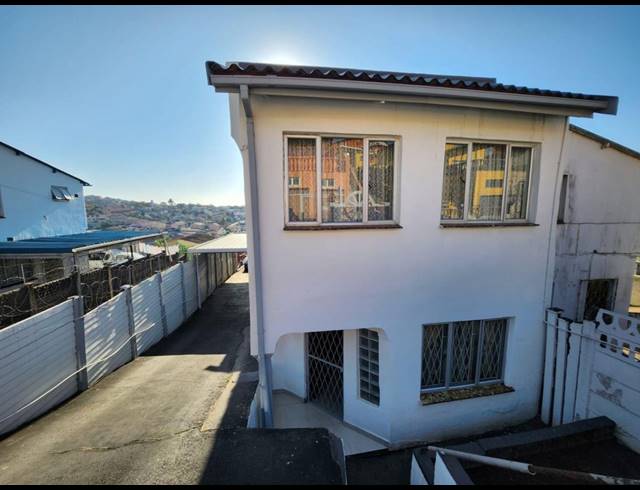 5 BEDROOM HOUSE FOR SALE IN MONTFORD